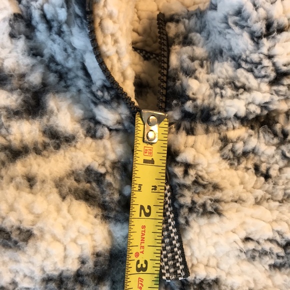 🍁 Cozy Sherpa 🍁…Women’s Large… White/Gray/Hints Black Pull-Over! - Picture 10 of 12